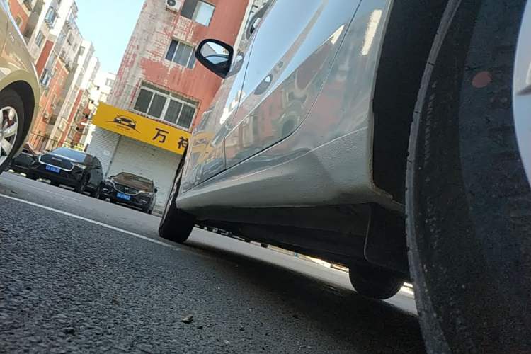 Used Hyundai Verna (older generation) 2020 1.4L Manual GL Refreshed Edition Left Side Sill