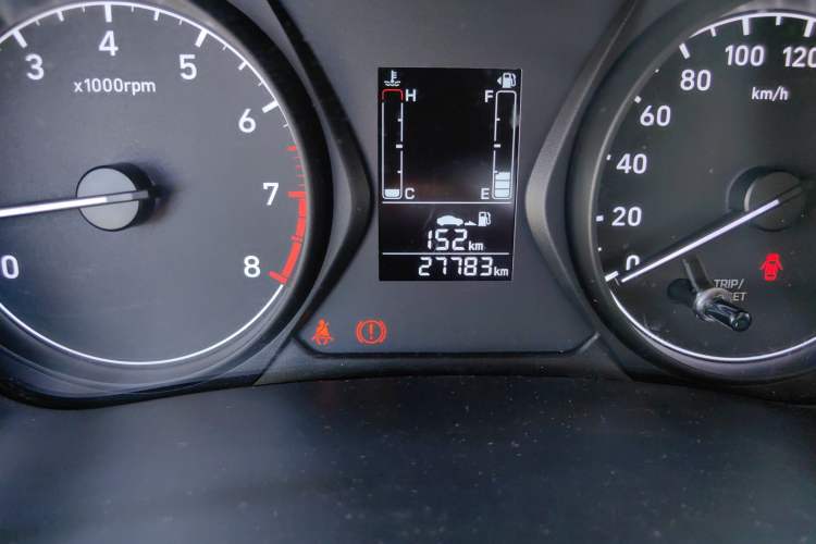 Used Hyundai Verna (older generation) 2020 1.4L Manual GL Refreshed Edition Odometer Close Up