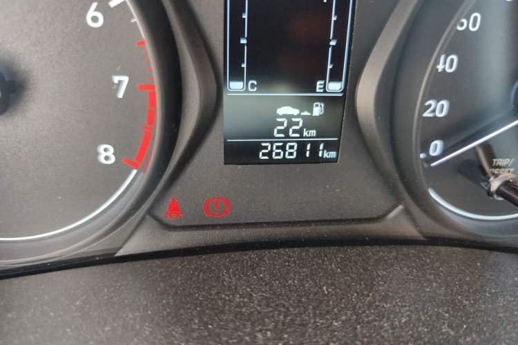 Used Hyundai Verna (older generation) 2020 1.4L Manual GL Refreshed Edition Odometer Close Up
