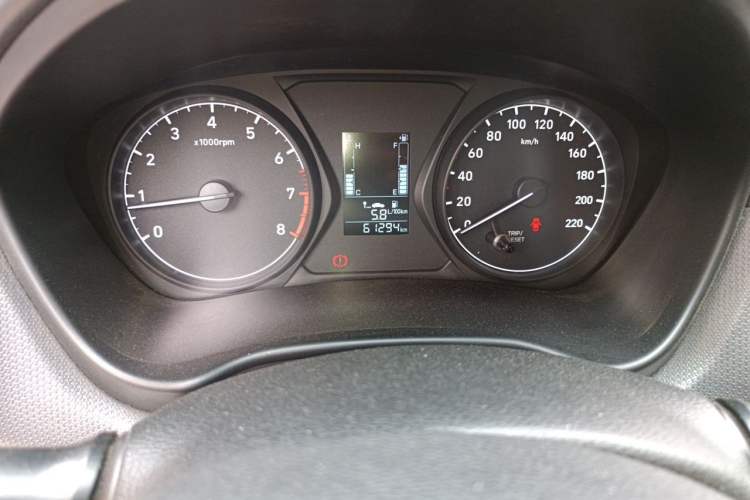 Used Hyundai Verna (older generation) 2020 1.4L Manual GL Refreshed Edition Odometer Close Up