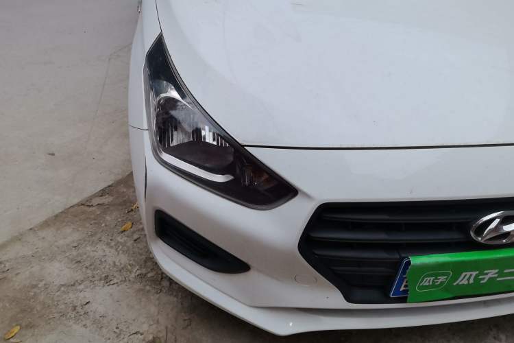 Used Hyundai Verna (older generation) 2020 1.4L Manual GL Refreshed Edition Right Front Headlight