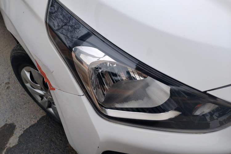 Used Hyundai Verna (older generation) 2020 1.4L Manual GL Refreshed Edition Right Front Headlight