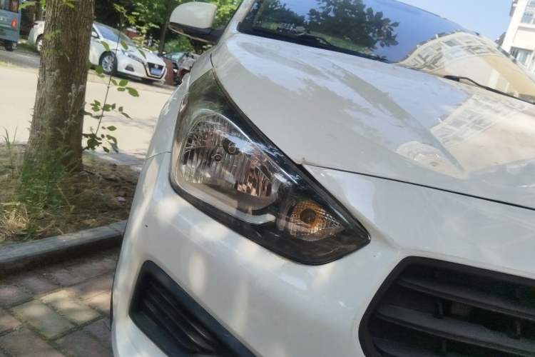 Used Hyundai Verna (older generation) 2020 1.4L Manual GL Refreshed Edition Right Front Headlight
