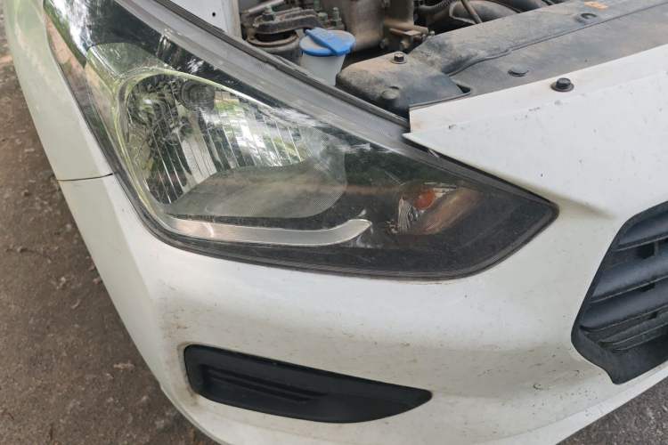 Used Hyundai Verna (older generation) 2020 1.4L Manual GL Refreshed Edition Right Front Headlight