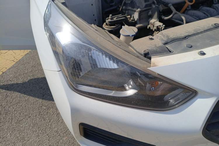 Used Hyundai Verna (older generation) 2020 1.4L Manual GL Refreshed Edition Right Front Headlight
