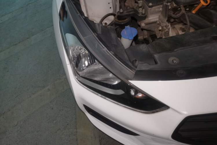 Used Hyundai Verna (older generation) 2020 1.4L Manual GL Refreshed Edition Right Front Headlight