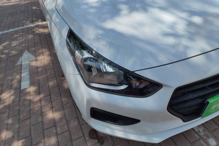 Used Hyundai Verna (older generation) 2020 1.4L Manual GL Refreshed Edition Right Front Headlight