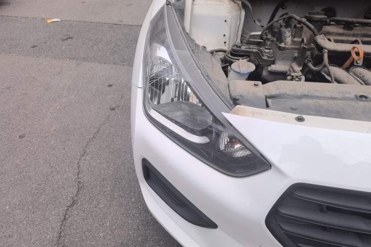 Used Hyundai Verna (older generation) 2020 1.4L Manual GL Refreshed Edition Right Front Headlight
