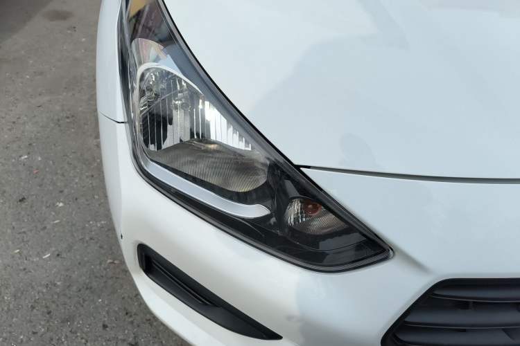 Used Hyundai Verna (older generation) 2020 1.4L Manual GL Refreshed Edition Right Front Headlight
