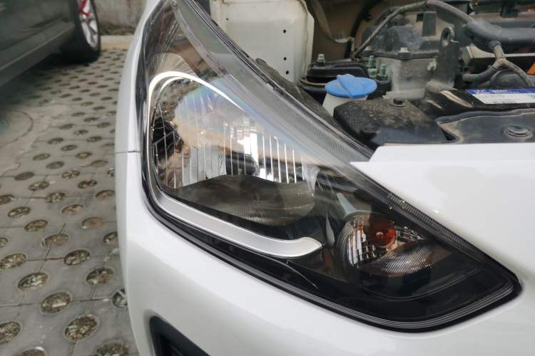 Used Hyundai Verna (older generation) 2020 1.4L Manual GL Refreshed Edition Right Front Headlight