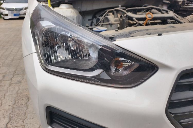 Used Hyundai Verna (older generation) 2020 1.4L Manual GL Refreshed Edition Right Front Headlight