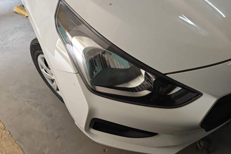 Used Hyundai Verna (older generation) 2020 1.4L Manual GL Refreshed Edition Right Front Headlight