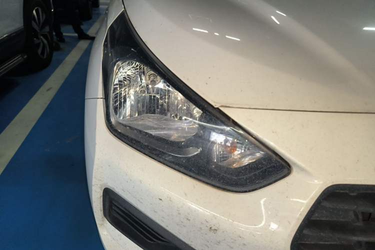 Used Hyundai Verna (older generation) 2020 1.4L Manual GL Refreshed Edition Right Front Headlight