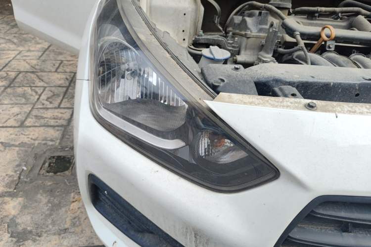 Used Hyundai Verna (older generation) 2020 1.4L Manual GL Refreshed Edition Right Front Headlight