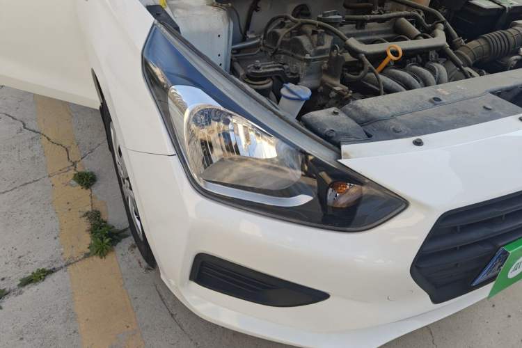 Used Hyundai Verna (older generation) 2020 1.4L Manual GL Refreshed Edition Right Front Headlight
