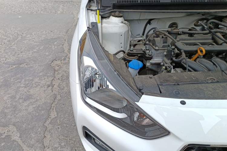Used Hyundai Verna (older generation) 2020 1.4L Manual GL Refreshed Edition Right Front Headlight