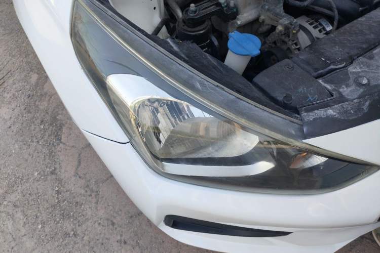 Used Hyundai Verna (older generation) 2020 1.4L Manual GL Refreshed Edition Right Front Headlight