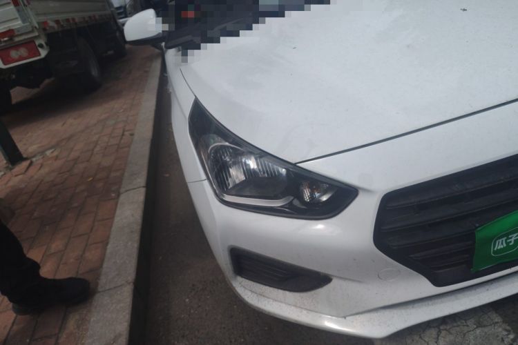 Used Hyundai Verna (older generation) 2020 1.4L Manual GL Refreshed Edition Right Front Headlight
