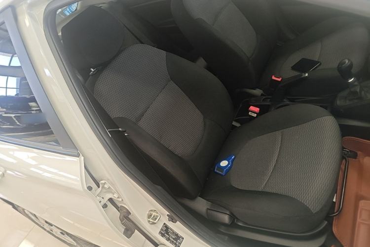 Used Hyundai Verna (older generation) 2020 1.4L Manual GL Refreshed Edition Right Front Seat