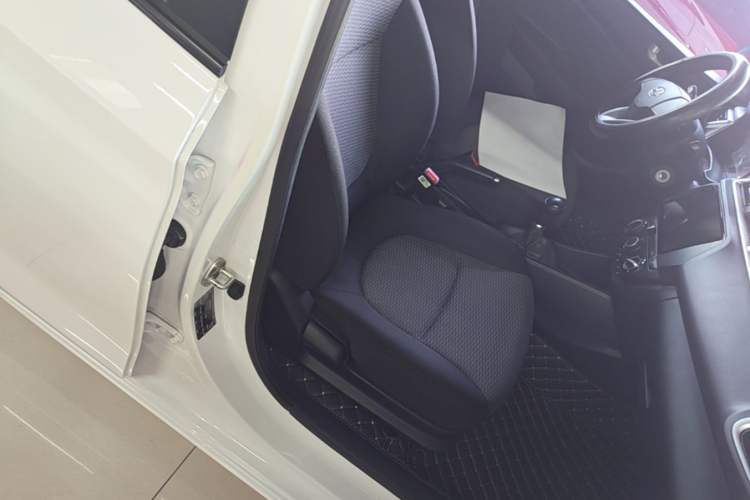 Used Hyundai Verna (older generation) 2020 1.4L Manual GL Refreshed Edition Right Front Seat