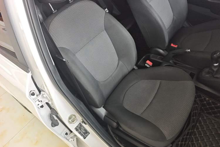 Used Hyundai Verna (older generation) 2020 1.4L Manual GL Refreshed Edition Right Front Seat