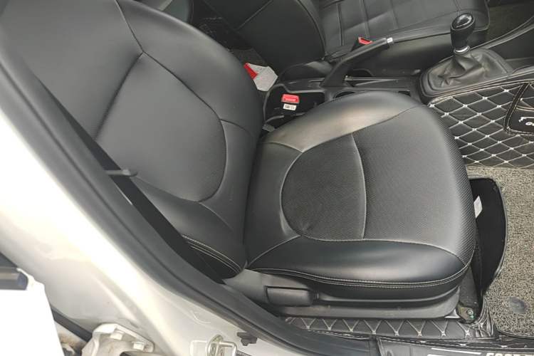 Used Hyundai Verna (older generation) 2020 1.4L Manual GL Refreshed Edition Right Front Seat