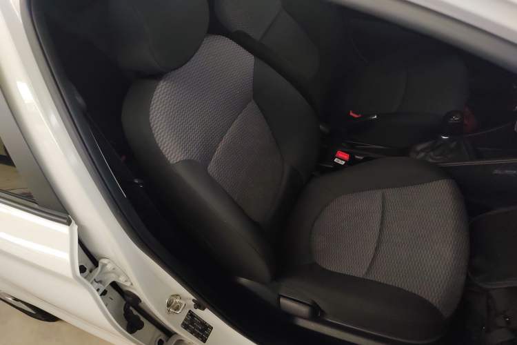 Used Hyundai Verna (older generation) 2020 1.4L Manual GL Refreshed Edition Right Front Seat