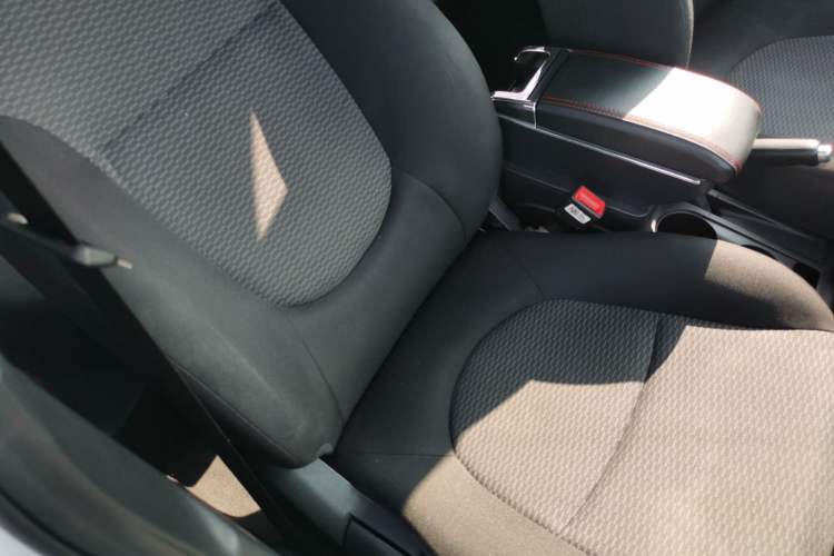Used Hyundai Verna (older generation) 2020 1.4L Manual GL Refreshed Edition Right Front Seat