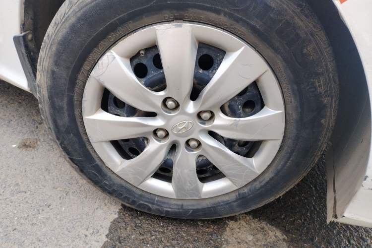 Used Hyundai Verna (older generation) 2020 1.4L Manual GL Refreshed Edition Right Front Wheel Hub
