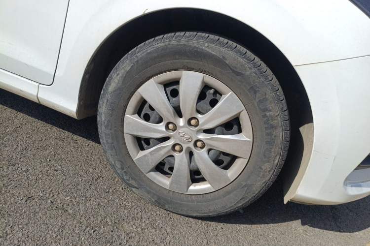 Used Hyundai Verna (older generation) 2020 1.4L Manual GL Refreshed Edition Right Front Wheel Hub