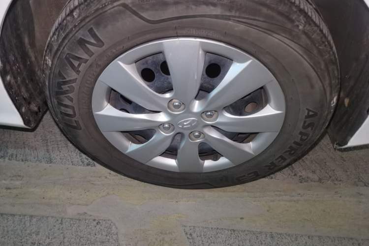 Used Hyundai Verna (older generation) 2020 1.4L Manual GL Refreshed Edition Right Front Wheel Hub