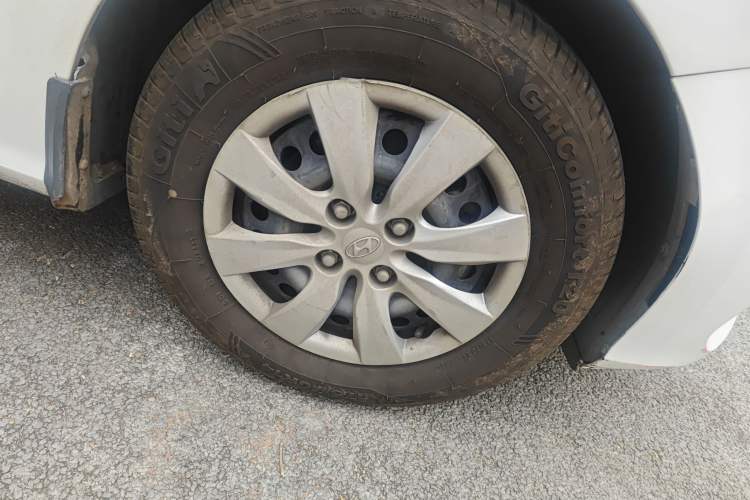 Used Hyundai Verna (older generation) 2020 1.4L Manual GL Refreshed Edition Right Front Wheel Hub