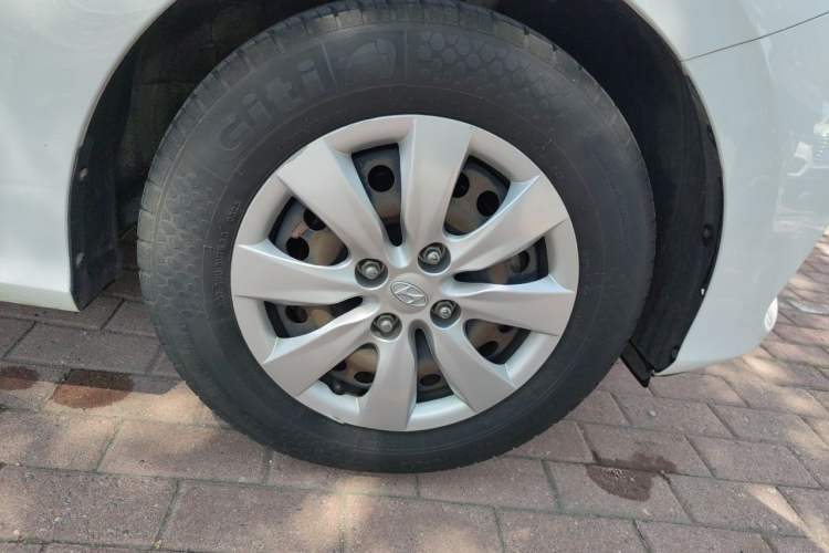 Used Hyundai Verna (older generation) 2020 1.4L Manual GL Refreshed Edition Right Front Wheel Hub