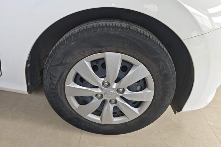 Used Hyundai Verna (older generation) 2020 1.4L Manual GL Refreshed Edition Right Front Wheel Hub