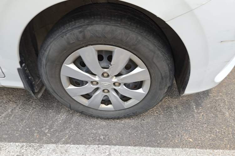 Used Hyundai Verna (older generation) 2020 1.4L Manual GL Refreshed Edition Right Front Wheel Hub