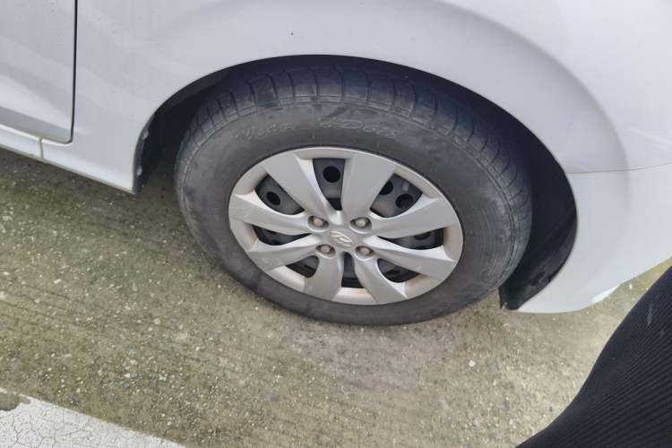 Used Hyundai Verna (older generation) 2020 1.4L Manual GL Refreshed Edition Right Front Wheel Hub