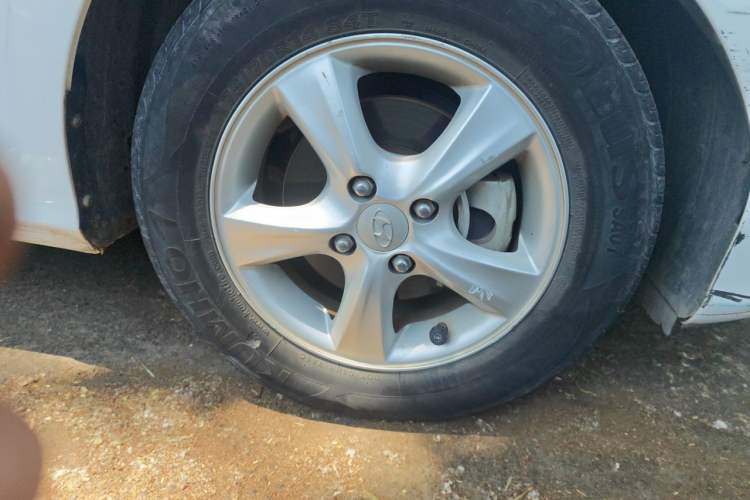 Used Hyundai Verna (older generation) 2020 1.4L Manual GLS Vibrant Edition Right Front Wheel Hub