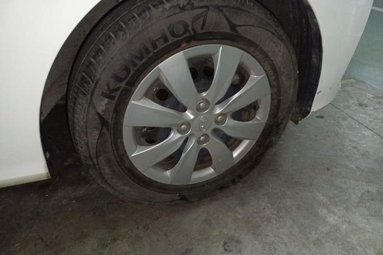 Used Hyundai Verna (older generation) 2020 1.4L Manual GL Refreshed Edition Right Front Wheel Hub