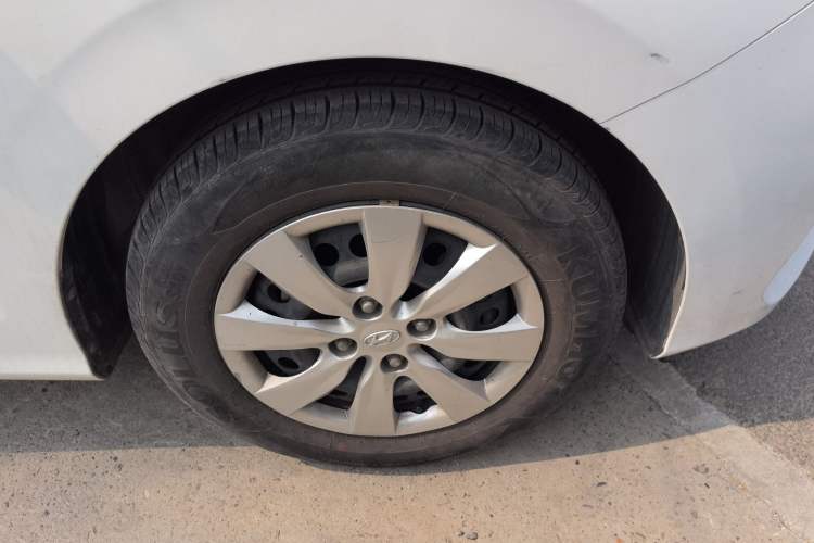 Used Hyundai Verna (older generation) 2020 1.4L Manual GL Refreshed Edition Right Front Wheel Hub