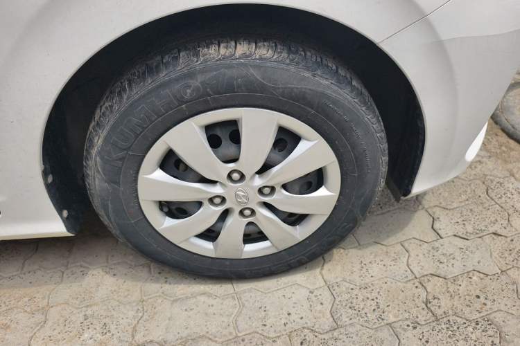 Used Hyundai Verna (older generation) 2020 1.4L Manual GL Refreshed Edition Right Front Wheel Hub
