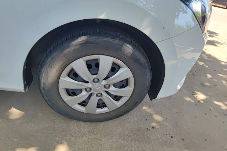Used Hyundai Verna (older generation) 2020 1.4L Manual GL Refreshed Edition Right Front Wheel Hub