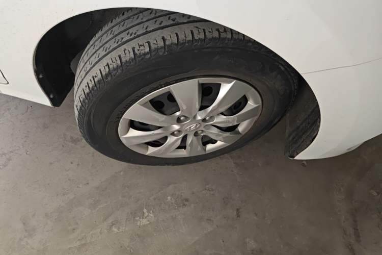 Used Hyundai Verna (older generation) 2020 1.4L Manual GL Refreshed Edition Right Front Wheel Hub