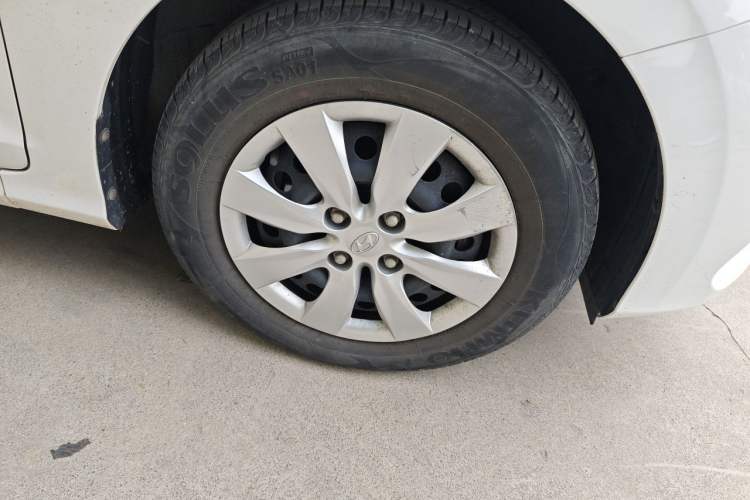 Used Hyundai Verna (older generation) 2020 1.4L Manual GL Refreshed Edition Right Front Wheel Hub