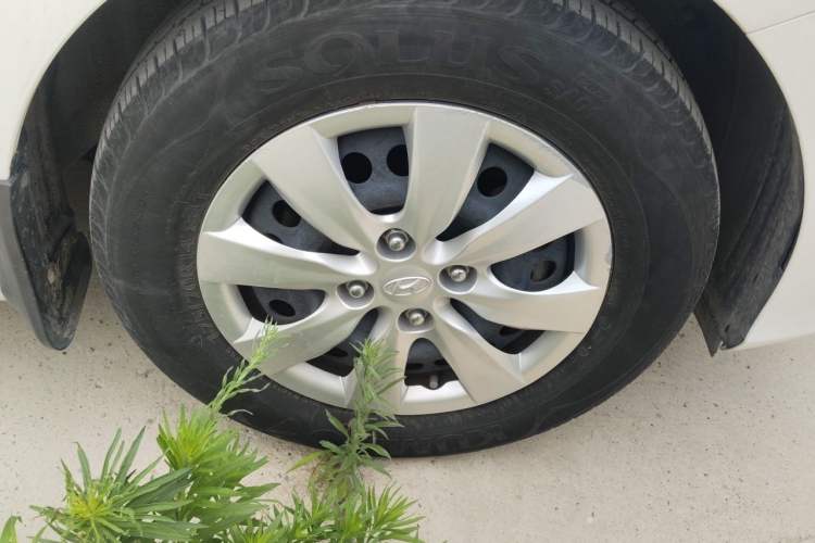 Used Hyundai Verna (older generation) 2020 1.4L Manual GL Refreshed Edition Right Front Wheel Hub