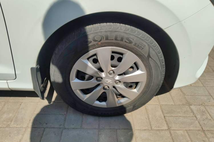 Used Hyundai Verna (older generation) 2020 1.4L Manual GL Refreshed Edition Right Front Wheel Hub