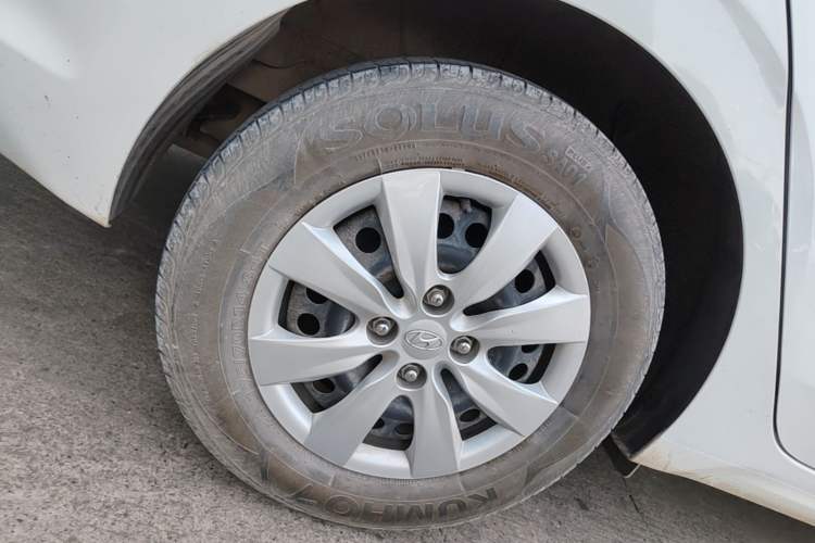 Used Hyundai Verna (older generation) 2020 1.4L Manual GL Refreshed Edition Right Rear Wheel Hub