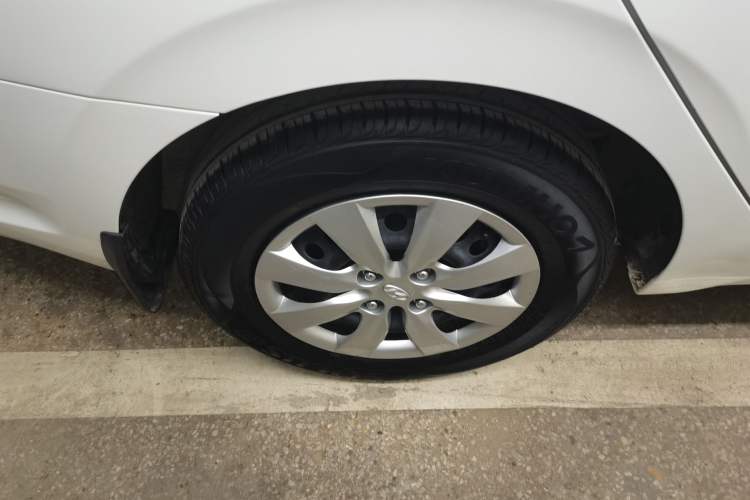 Used Hyundai Verna (older generation) 2020 1.4L Manual GL Refreshed Edition Right Rear Wheel Hub