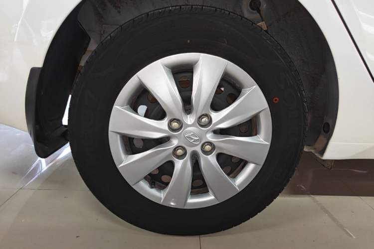 Used Hyundai Verna (older generation) 2020 1.4L Manual GL Refreshed Edition Right Rear Wheel Hub