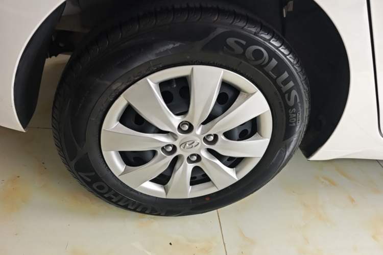 Used Hyundai Verna (older generation) 2020 1.4L Manual GL Refreshed Edition Right Rear Wheel Hub