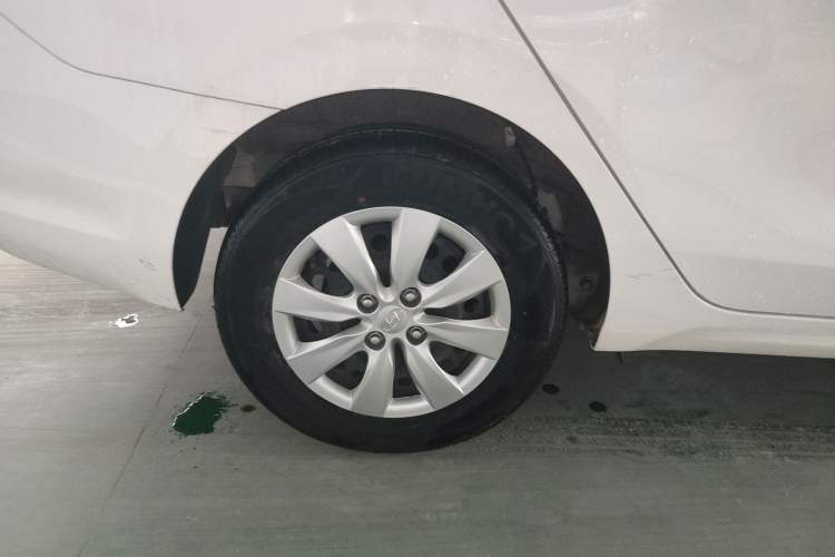 Used Hyundai Verna (older generation) 2020 1.4L Manual GL Refreshed Edition Right Rear Wheel Hub